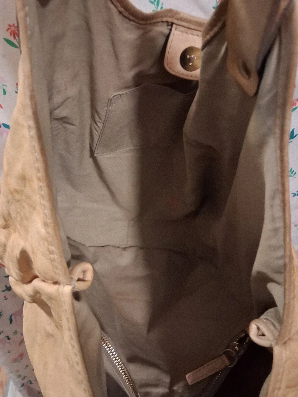 Y2K Givenchy Bettina Tan Tumbled Lambskin XL Hobo Boho Casual Neutral Purse Bag